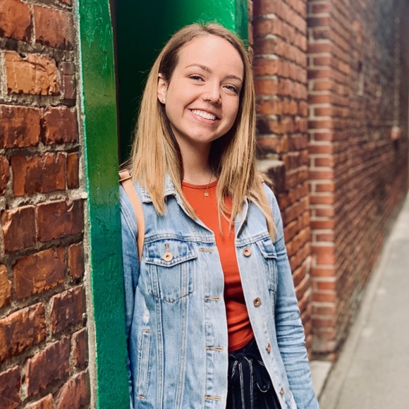 Meet your Posher, Lauren - Picture 1 of 1